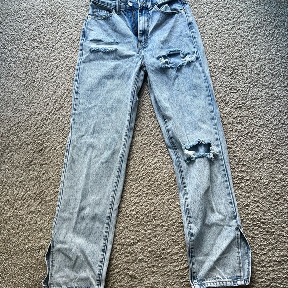 PrettyLittleThing Denim - Pretty Little Thing Ice Blue Distressed Split Hem Jeans